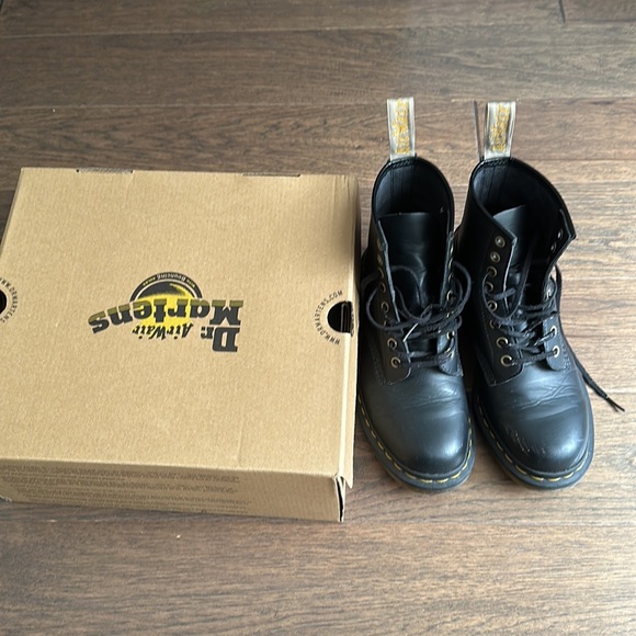 COPY - Dr.martins boots - Picture 4 of 5